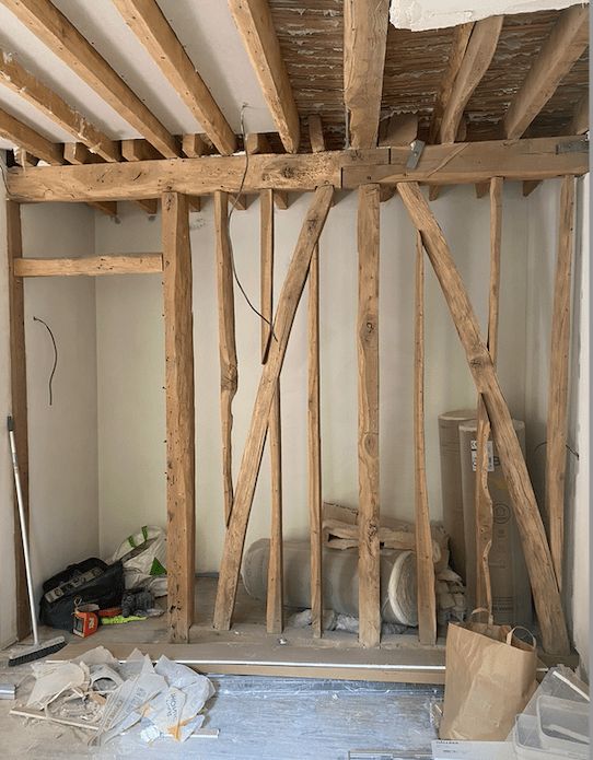 mur en colombage apres sablage des poutres